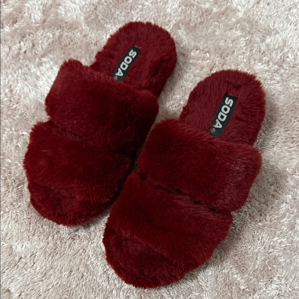 Soda Women's Cozy Maroon Slippers